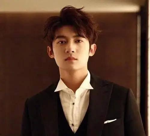 演员成毅最新爆料新闻直播,最新动态与幕后故事大公开